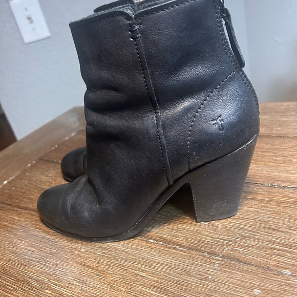 Frye Cameron soft leather zip back booties size 8.5 - Picture 4 of 12
